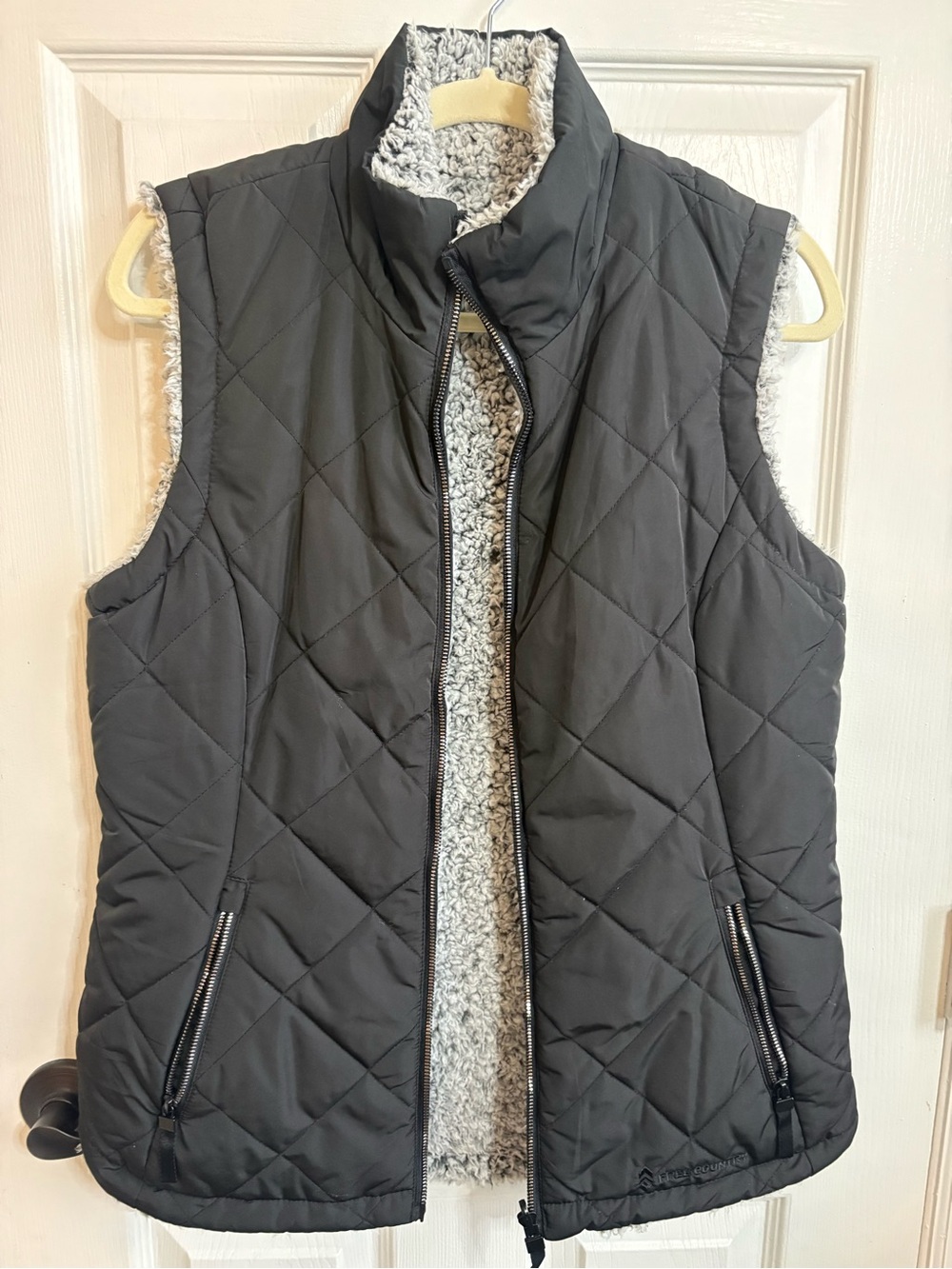 Free Country Quilted Black Sherpa-Lined Fully Reversible Vest, Size Medium